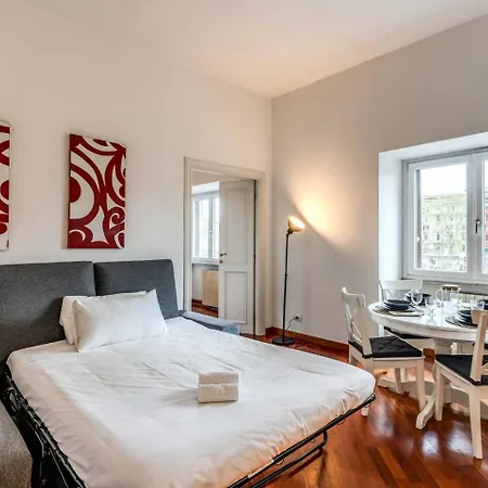 Splendid Flat On The Tiber River Rome