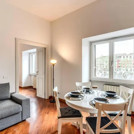 Apartment Splendid Flat On The Tiber River