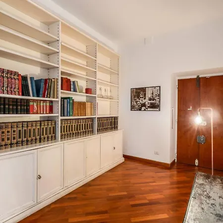 Splendid Flat On The Tiber River Rome