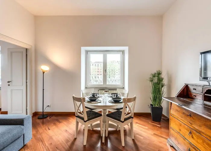 Splendid Flat On The Tiber River * Řím