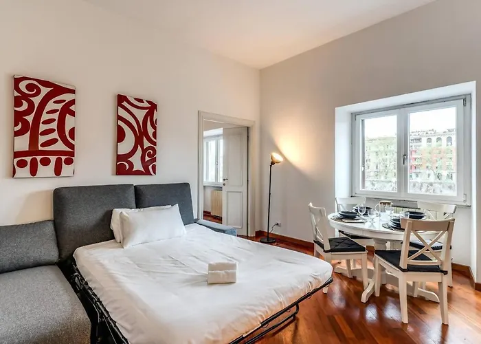 Splendid Flat On The Tiber River Řím