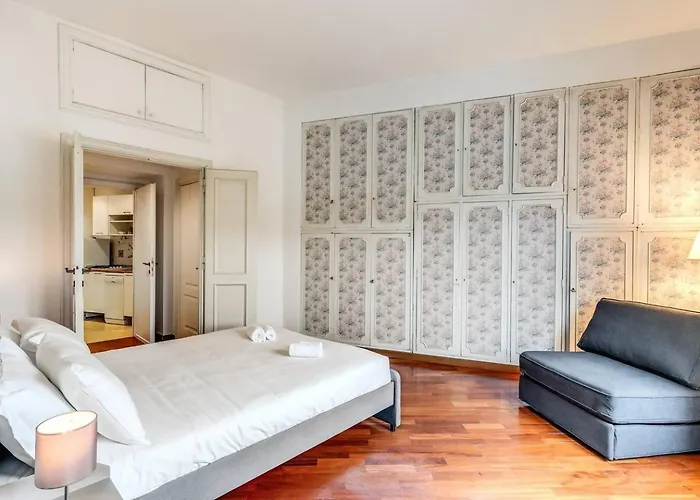 Splendid Flat On The Tiber River