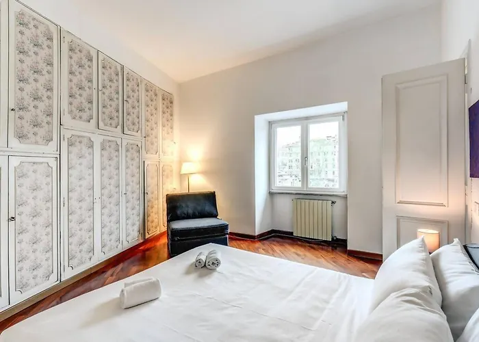 Splendid Flat On The Tiber River Řím