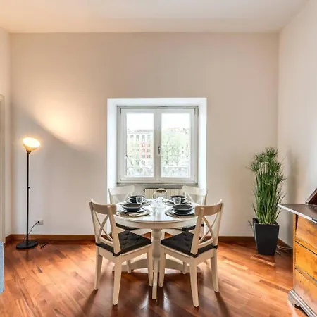 Splendid Flat On The Tiber River * רומא