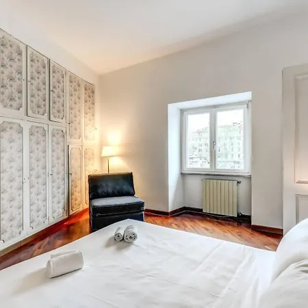 Splendid Flat On The Tiber River רומא