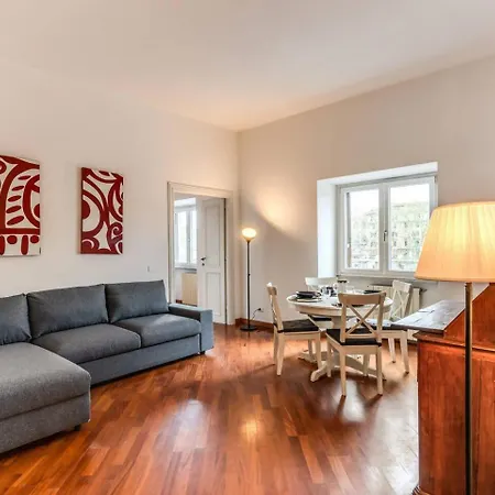 Splendid Flat On The Tiber River דירה רומא