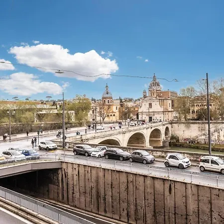 Splendid Flat On The Tiber River
