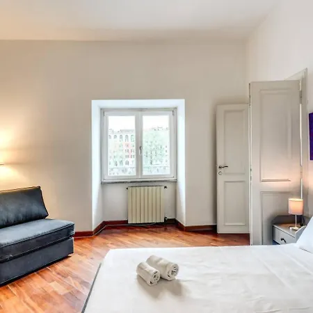 Splendid Flat On The Tiber River Daire