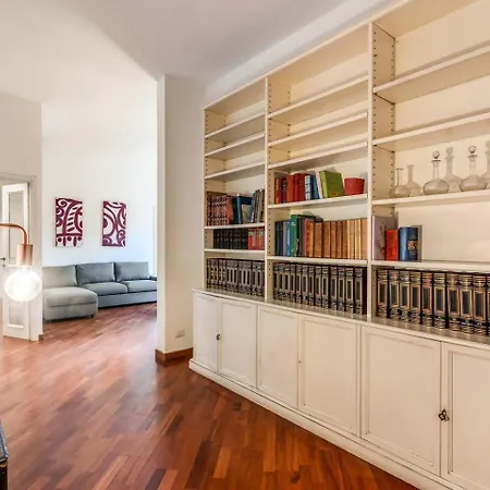 Splendid Flat On The Tiber River *